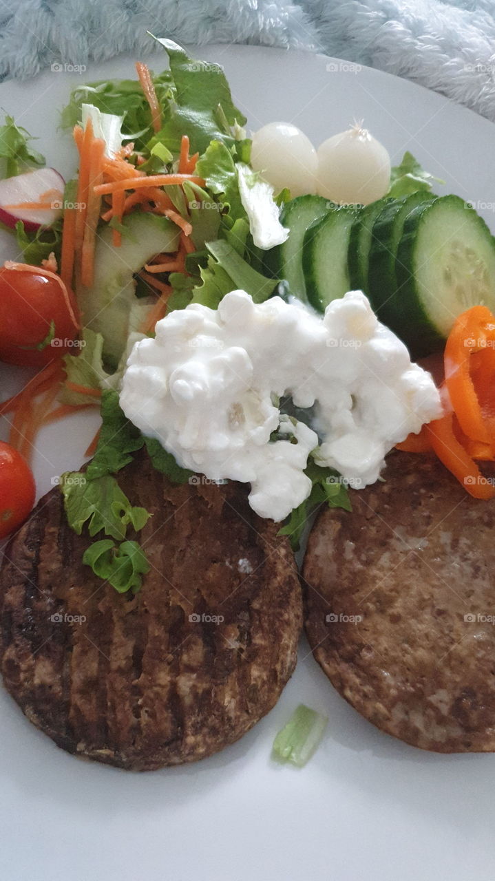 Mini healthy dish • salad cottage cheese and 2 quorn burgers
healthy eating 
healthy living