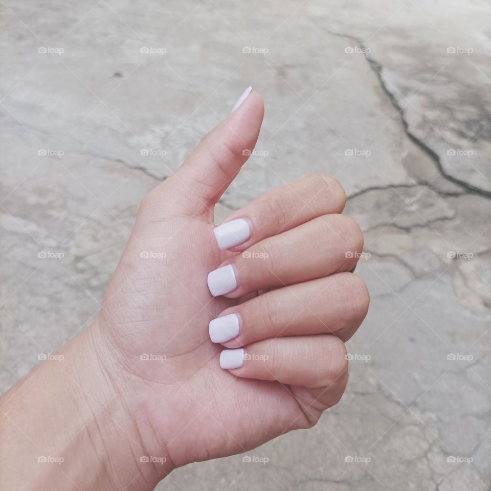 mãos e dedos unhas pintadas