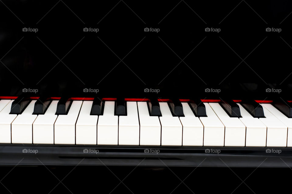 piano keyboard front