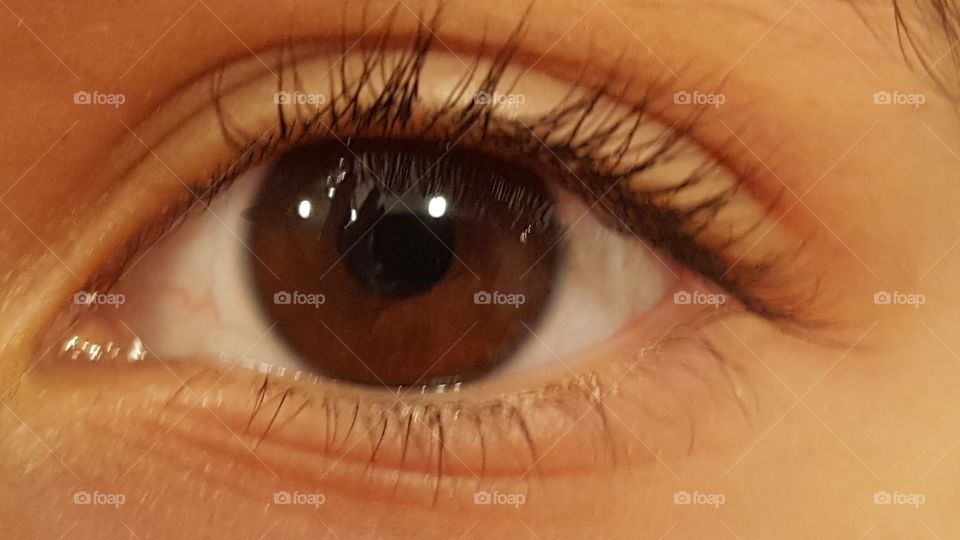 Brown pupils