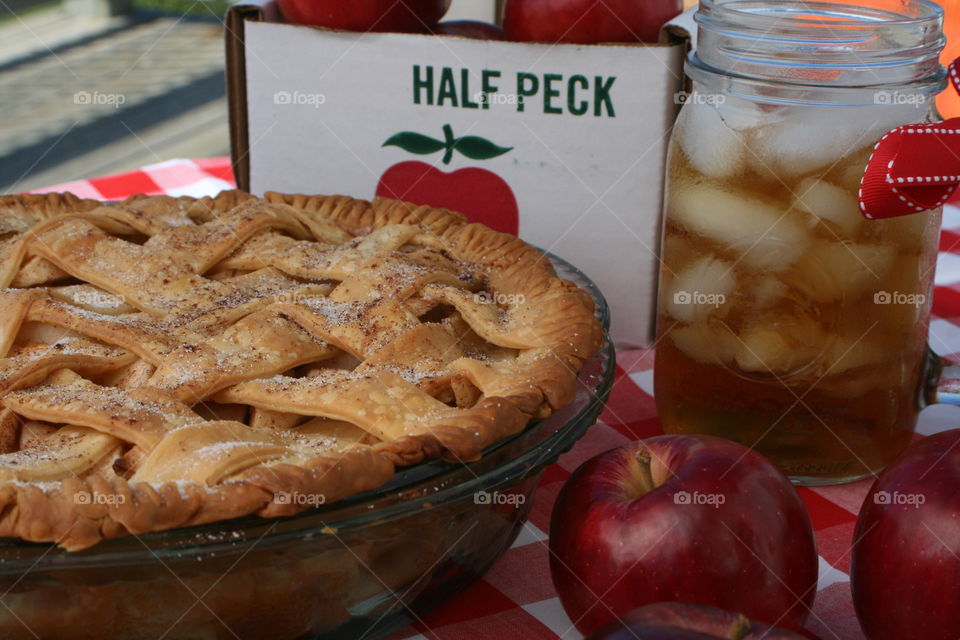 Iced Sweet Tea and Apple Pie