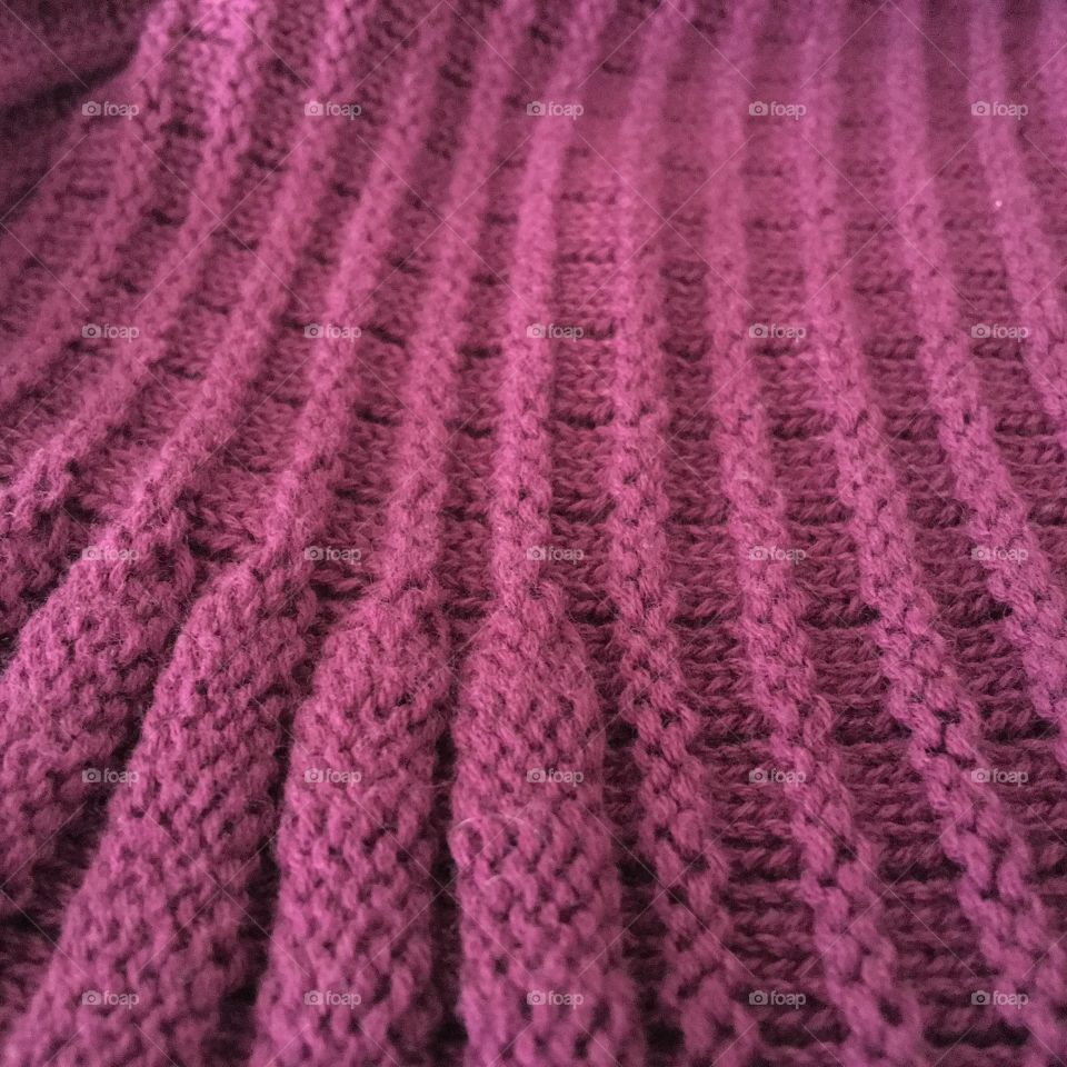 Uneven rows of knit pattern 