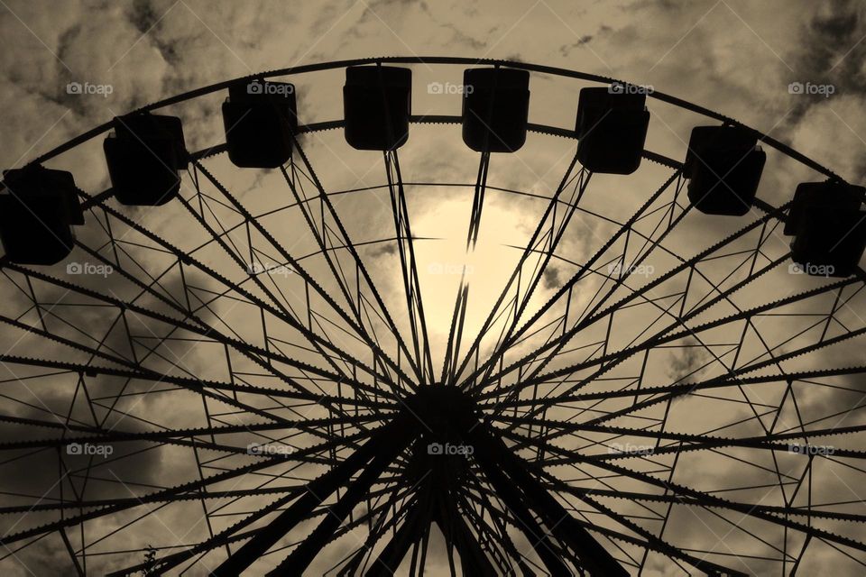 Ferris wheel in an abandoned amusement park, Ferris wheel image image, last ride on the Ferris wheel