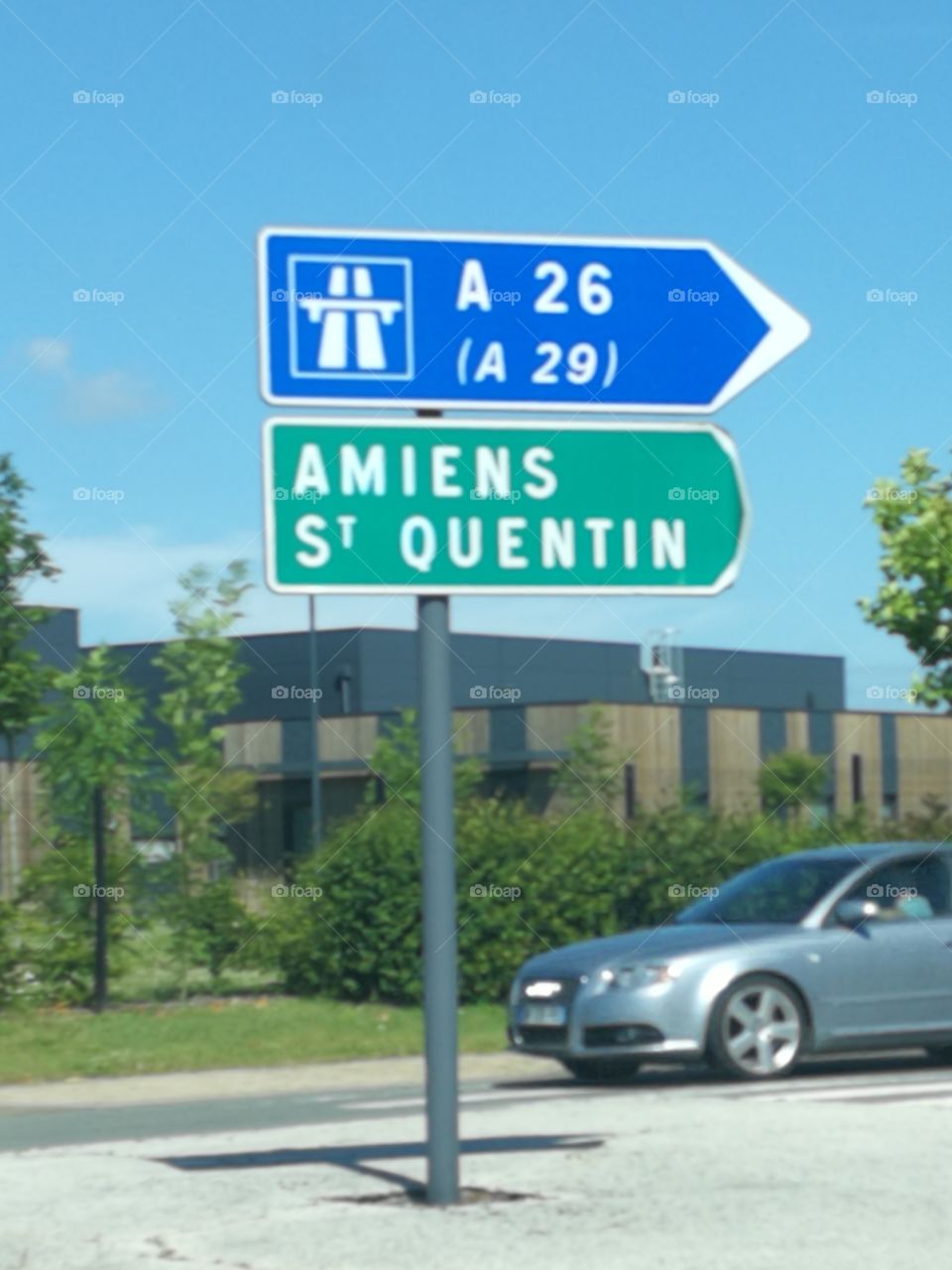 the directional signs to Amiens and Saint-Quentin, the 2 biggest cities of my region in France