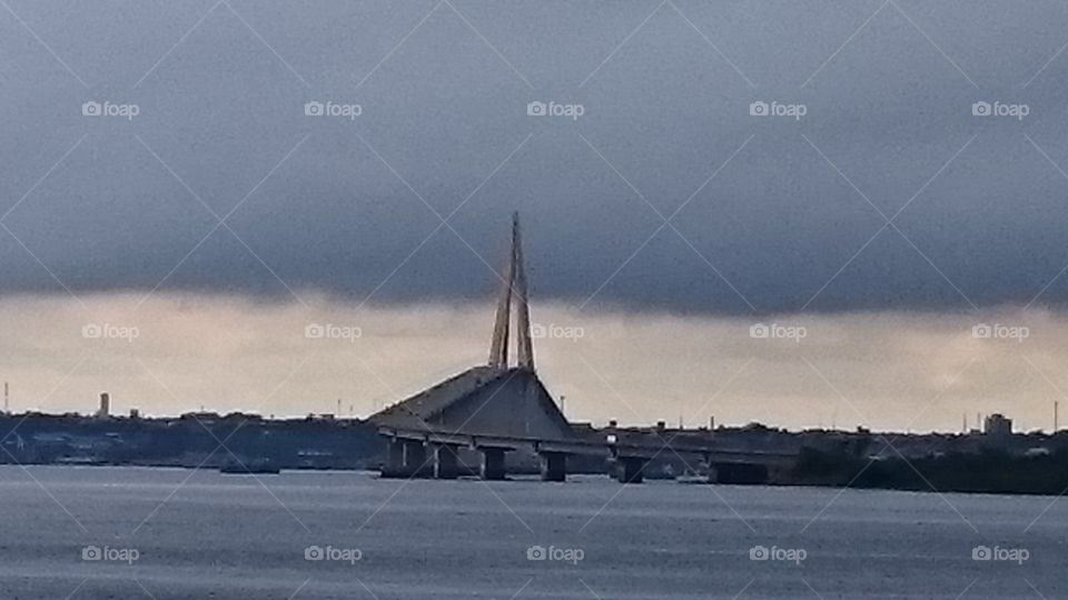 Linda ponte de Manaus, vista de um ângulo diferente.