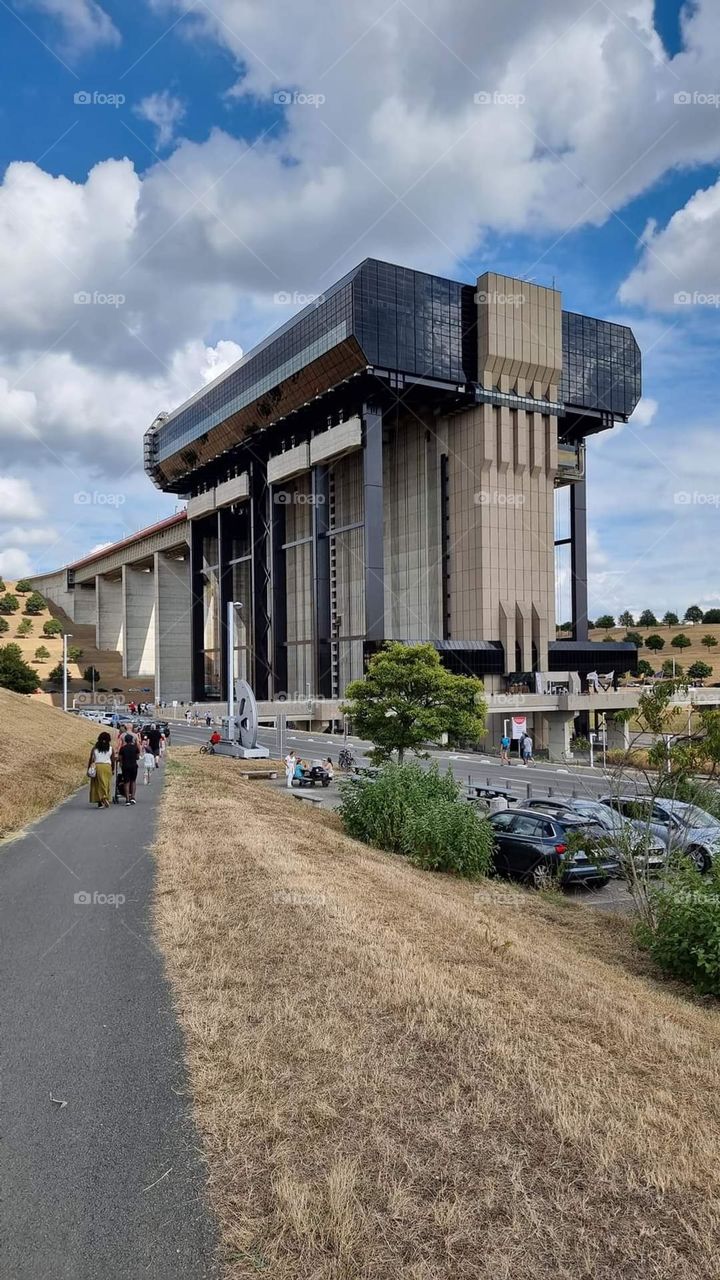 Ascenseur , Strepy Thieu