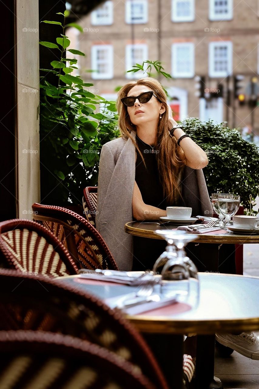 Parisian café