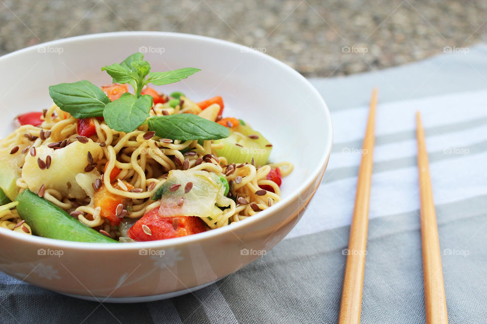 Chinese noodles with vegetables 