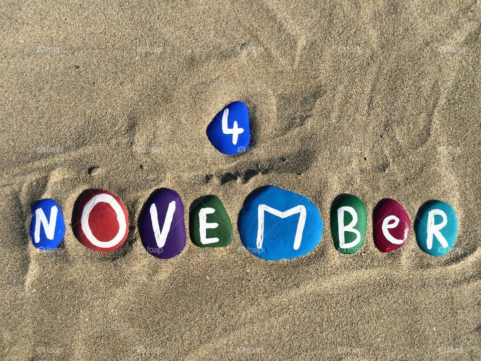 4 November date on colored stones