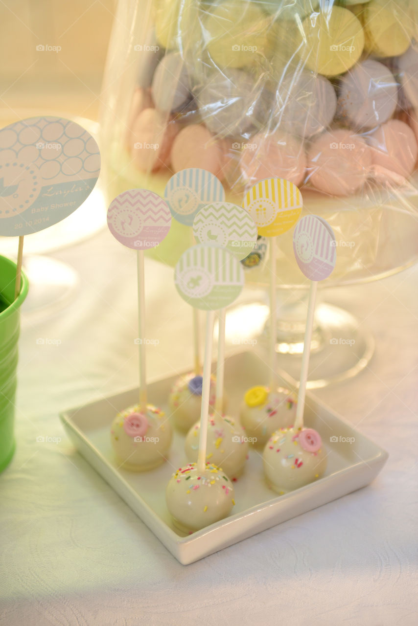 white cake pops