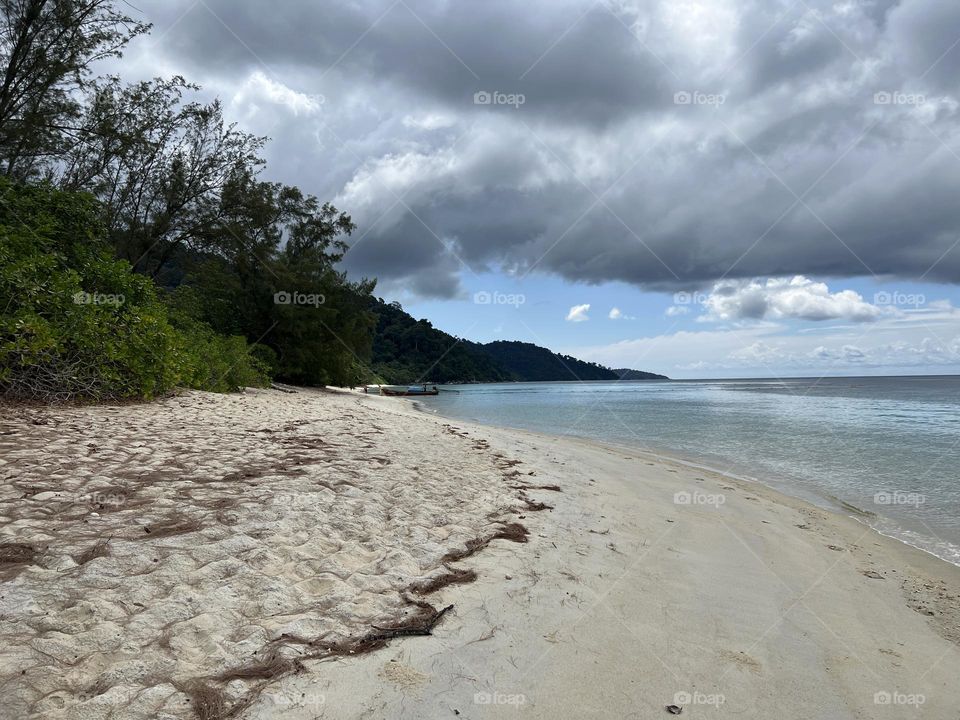 Beach with no people 