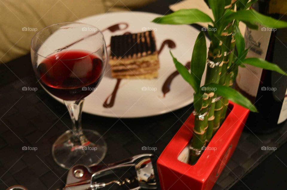 piece of cake snd wine