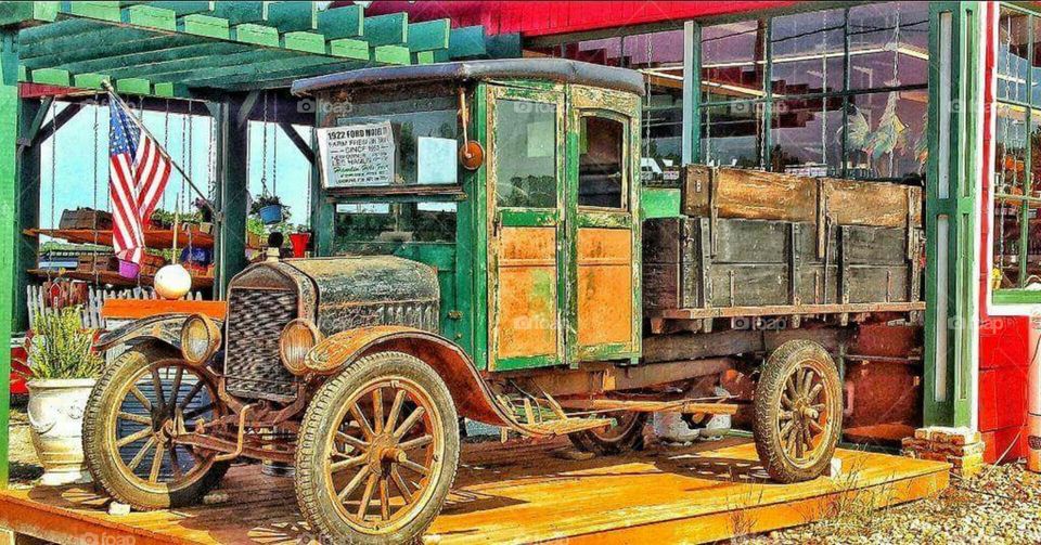 1920's truck with wood wheels/crank start