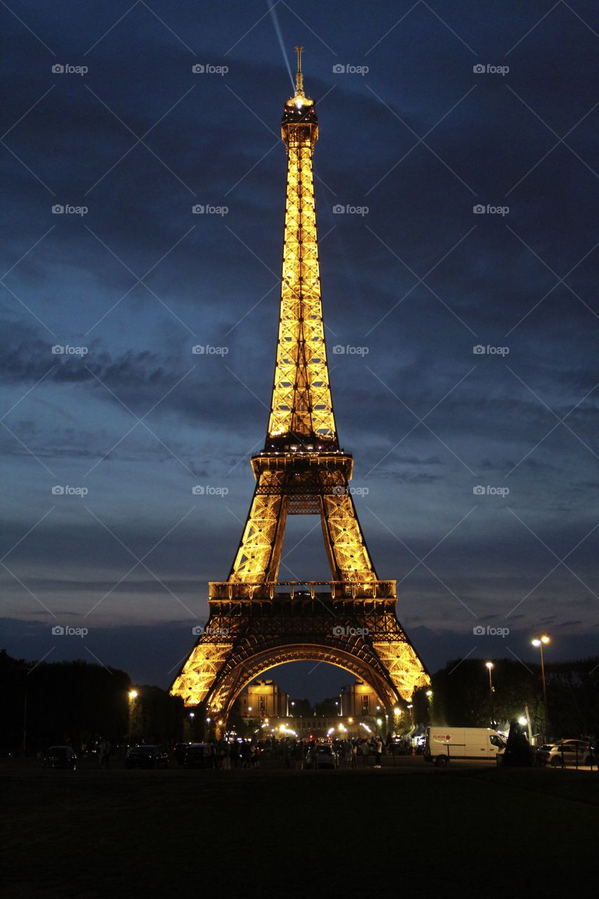 Eiffel Tower 🌑