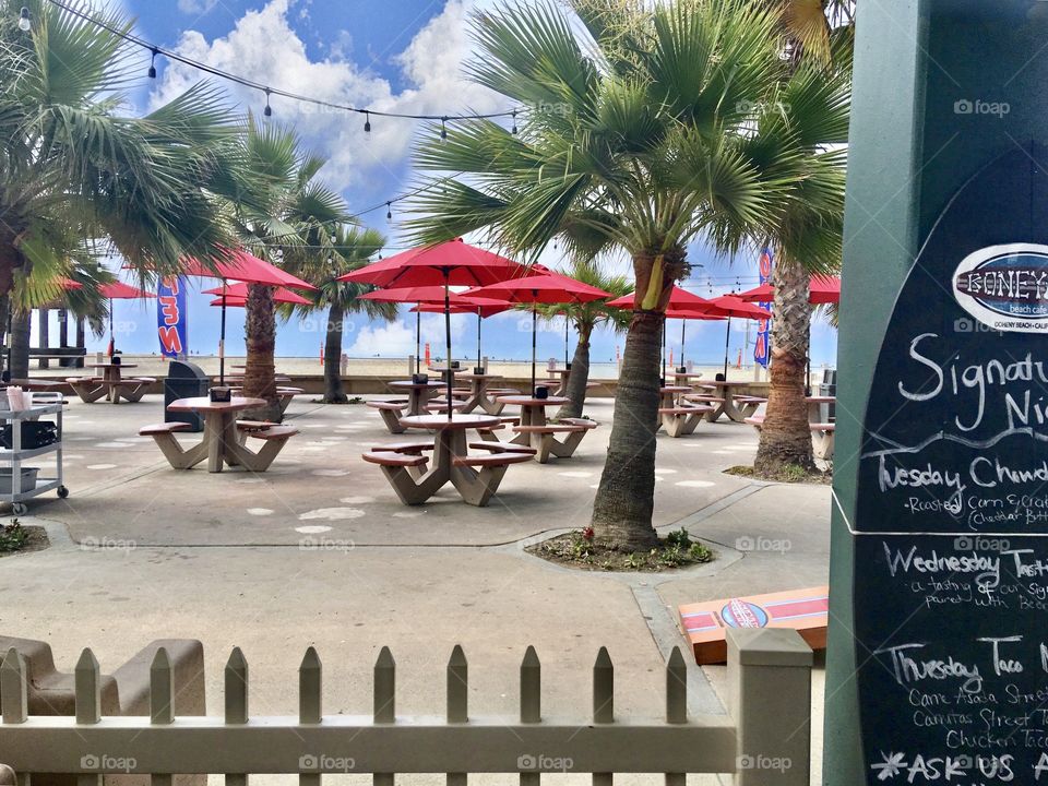 Foap Mission It’s Summertime! Umbrellas, Palm Trees and Sunshine Restaurant On The Beach 🏖