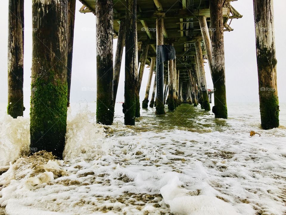 Bubbles under the wharf 
