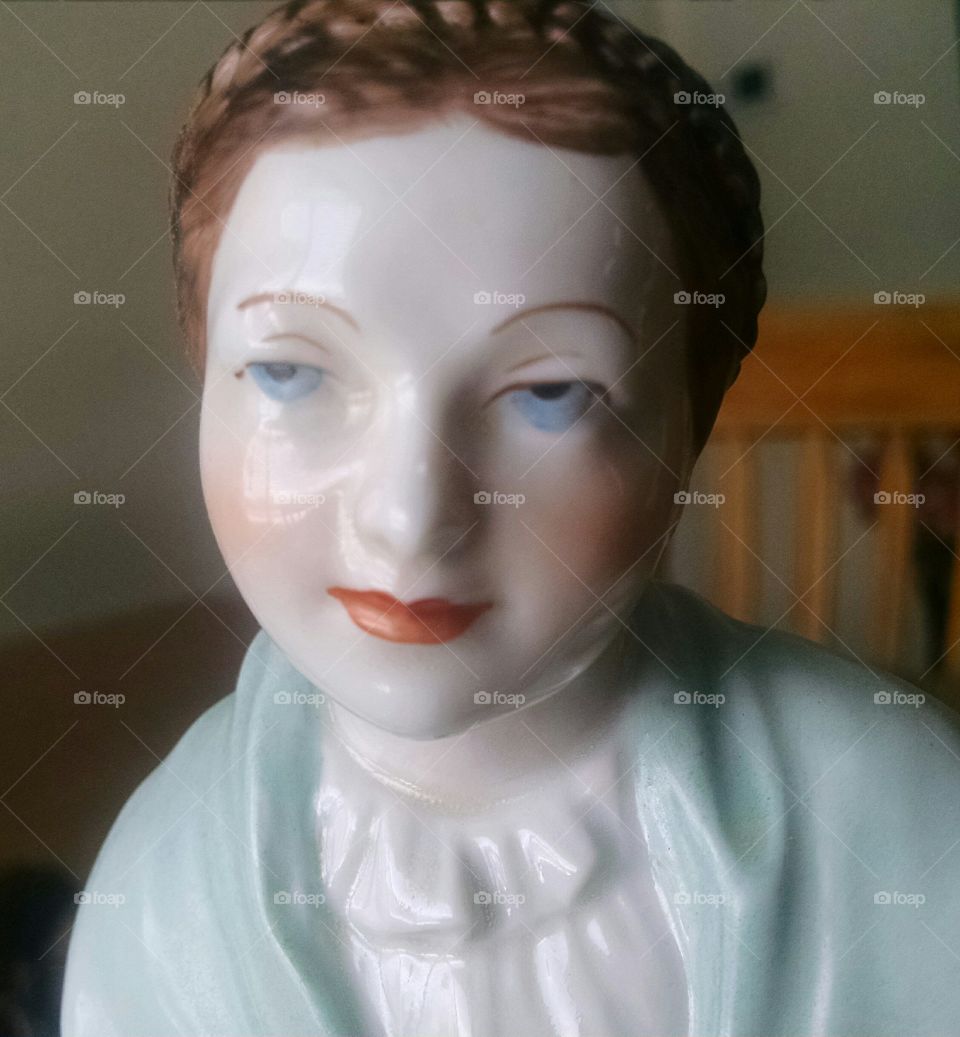 Porcelain face of a mother statue