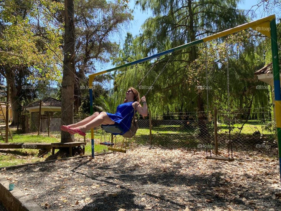 Mujer feliz en verano