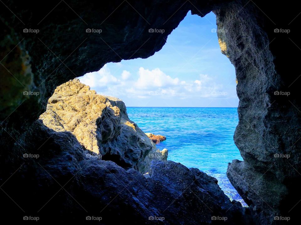 Grotte in Tropea am Strand