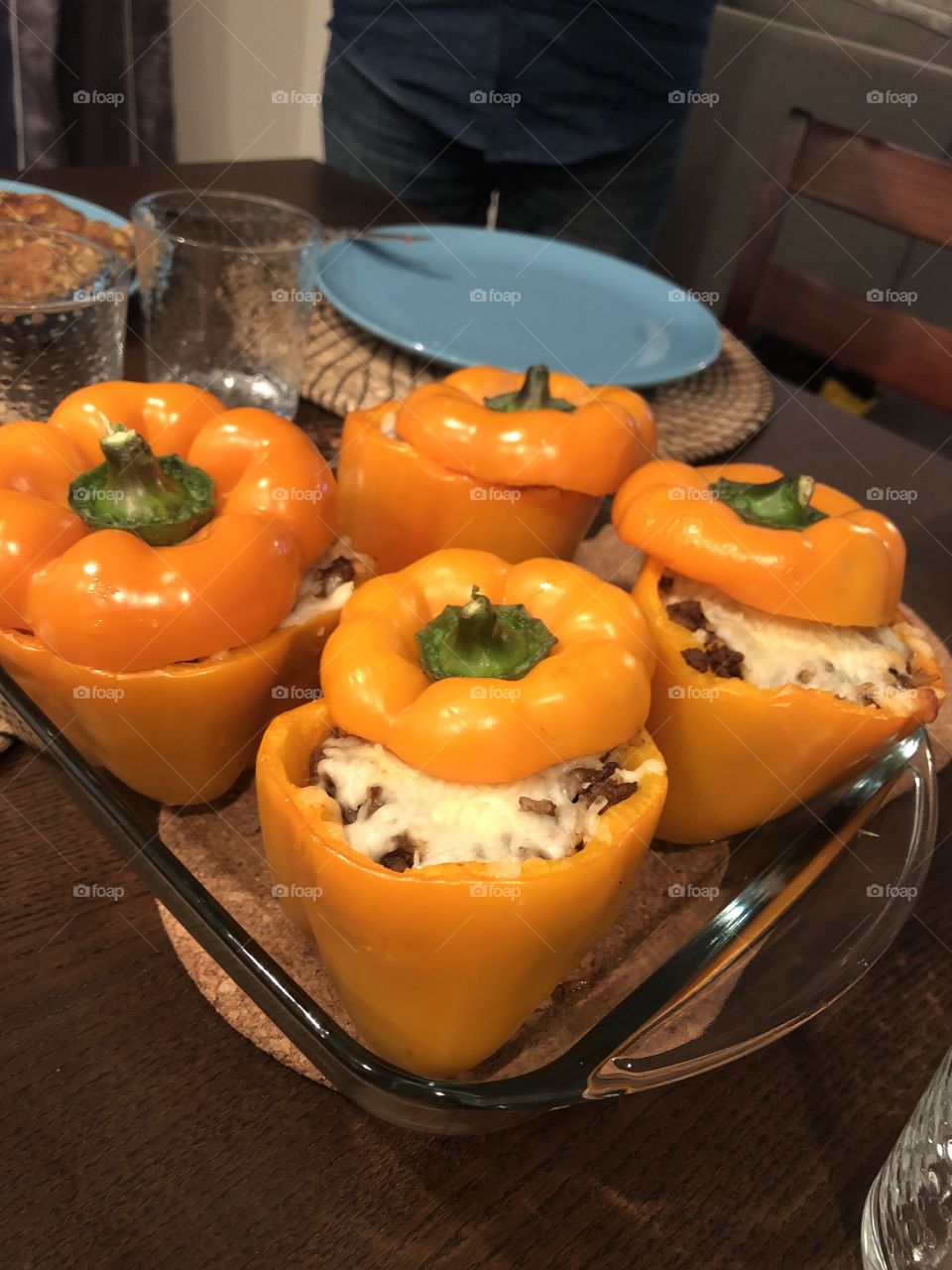 Juicy and crunchy stuffed yellow peppers... Perfect healthy meal and easy to do, gourmet!