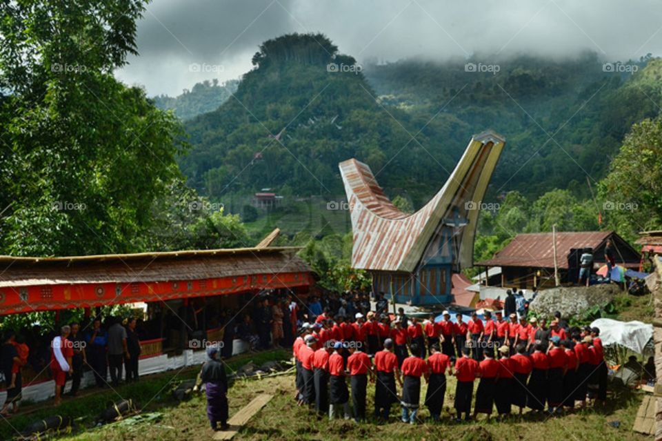 ma"badong in toraja grave party