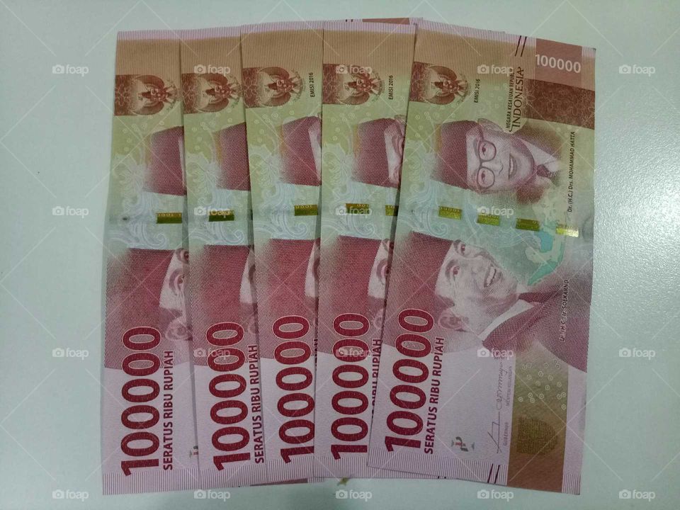 one hundred thousand rupiah, this is the biggest currency in the country of Indonesia.