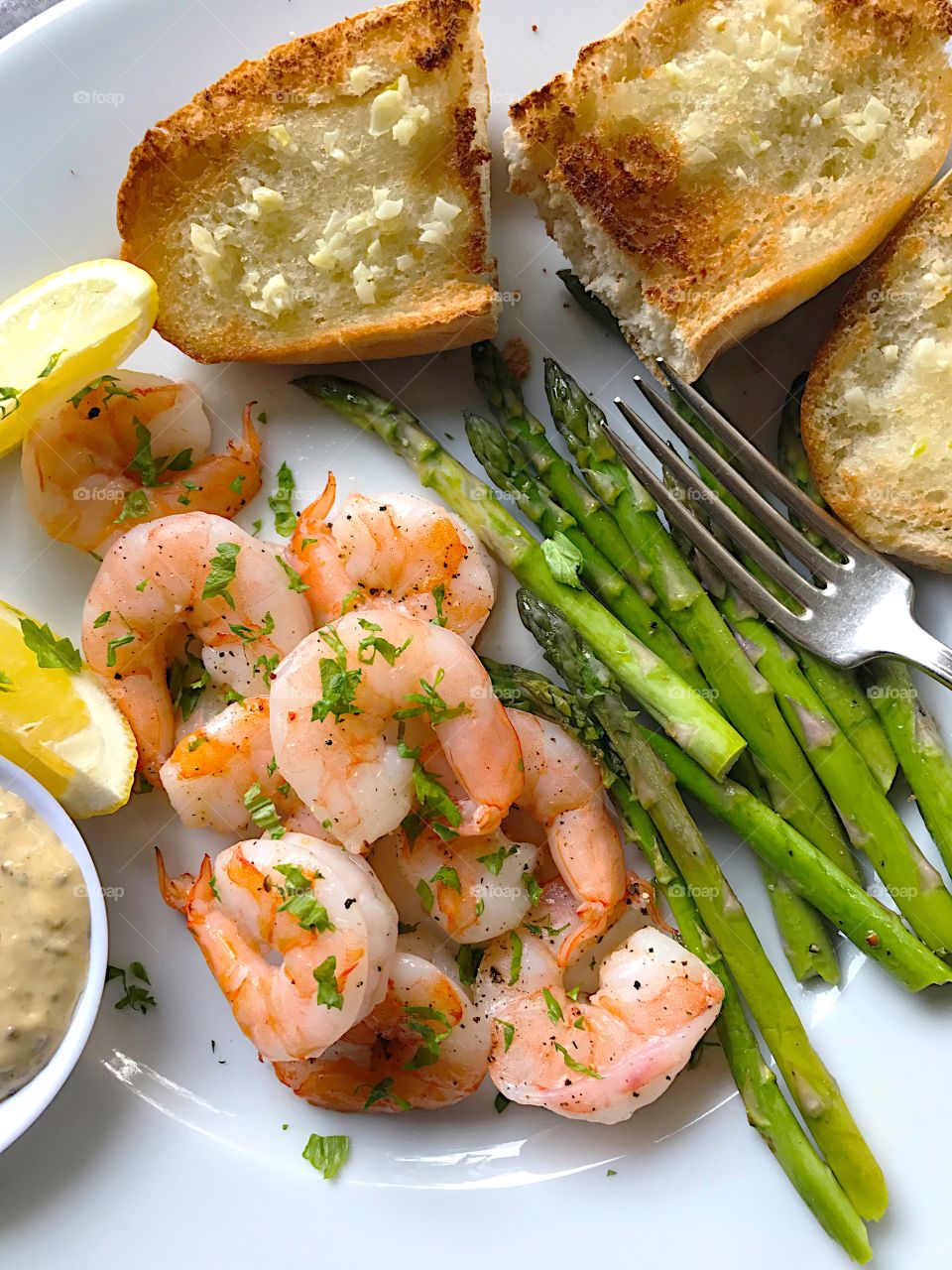 Shrimp dinner with garlic bread vertical