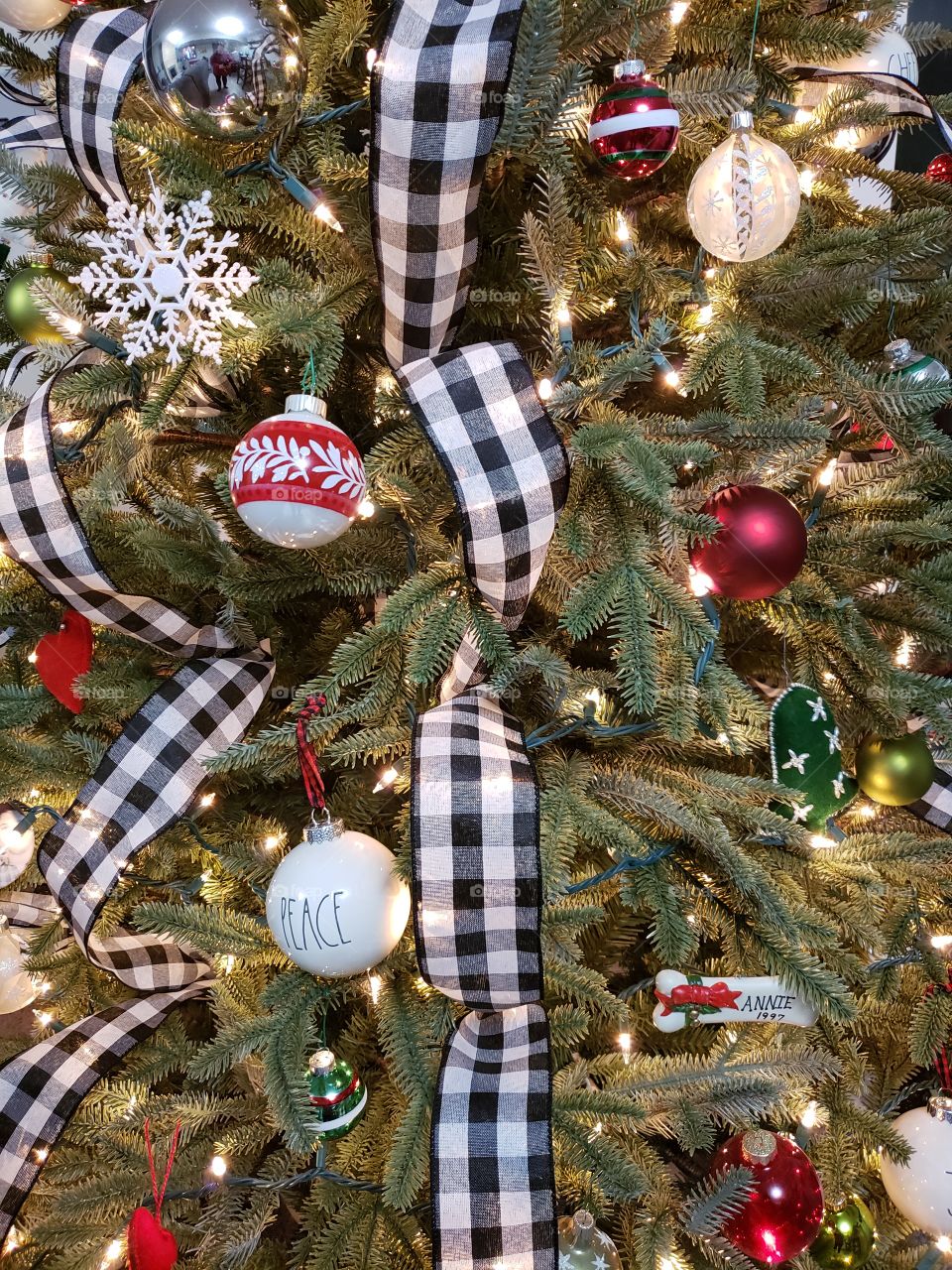 buffalo check ribbon Christmas tree