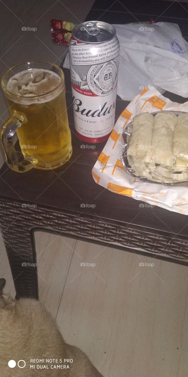 beer 🍺🍺🍺🍺 Budweiser with mutton roll
