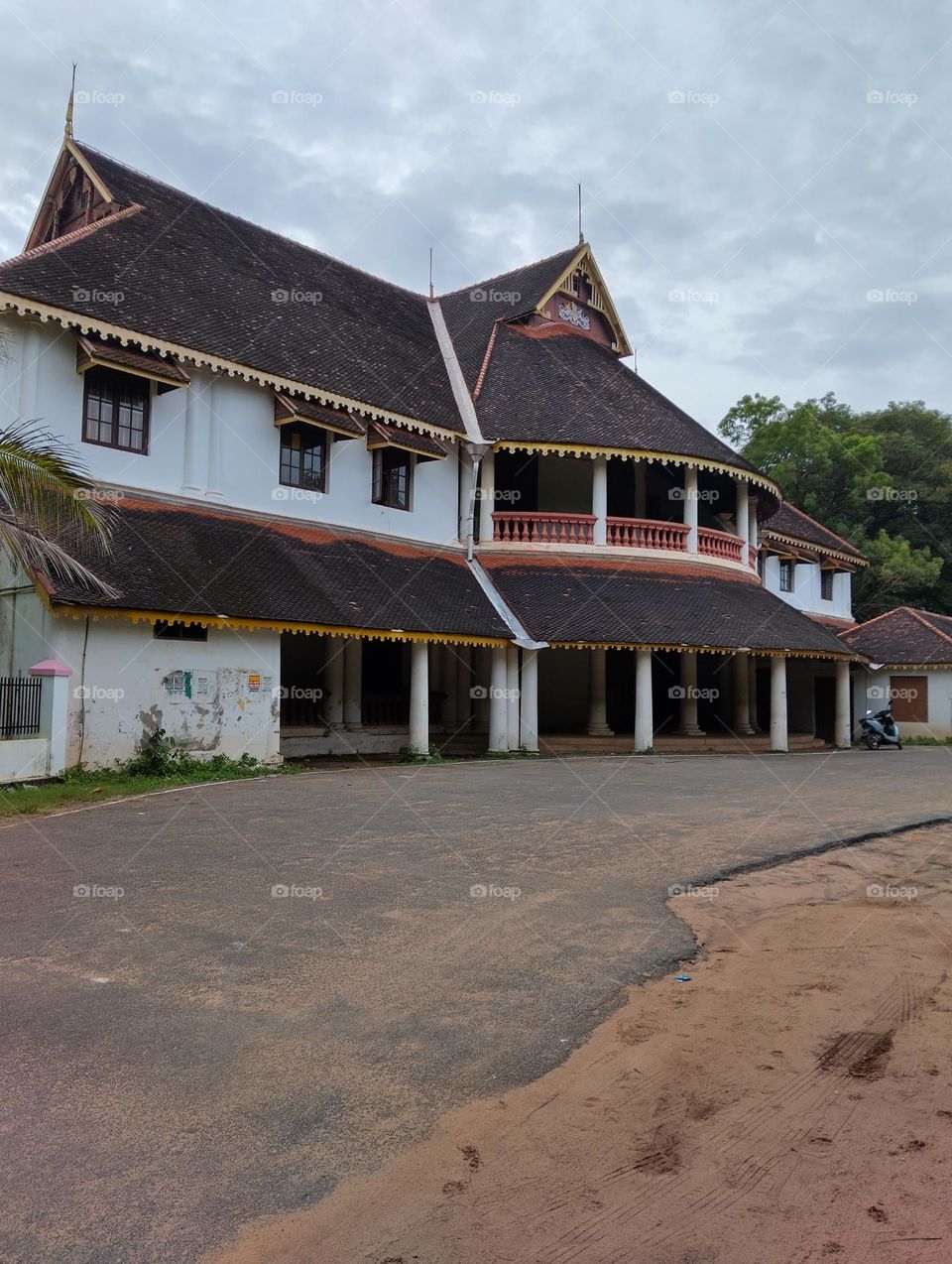 palace of old buildings