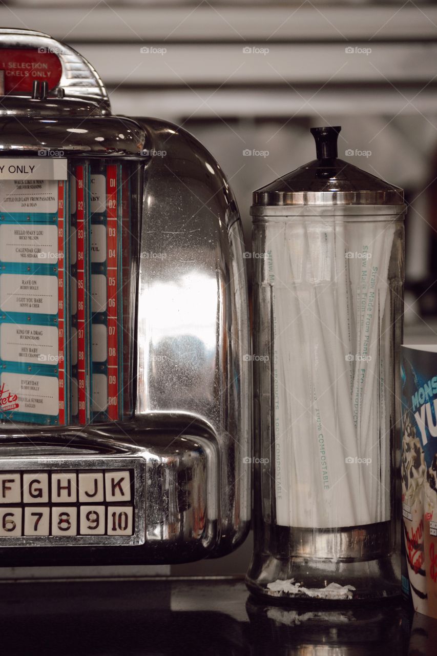  vintage diner straws and jukebox 