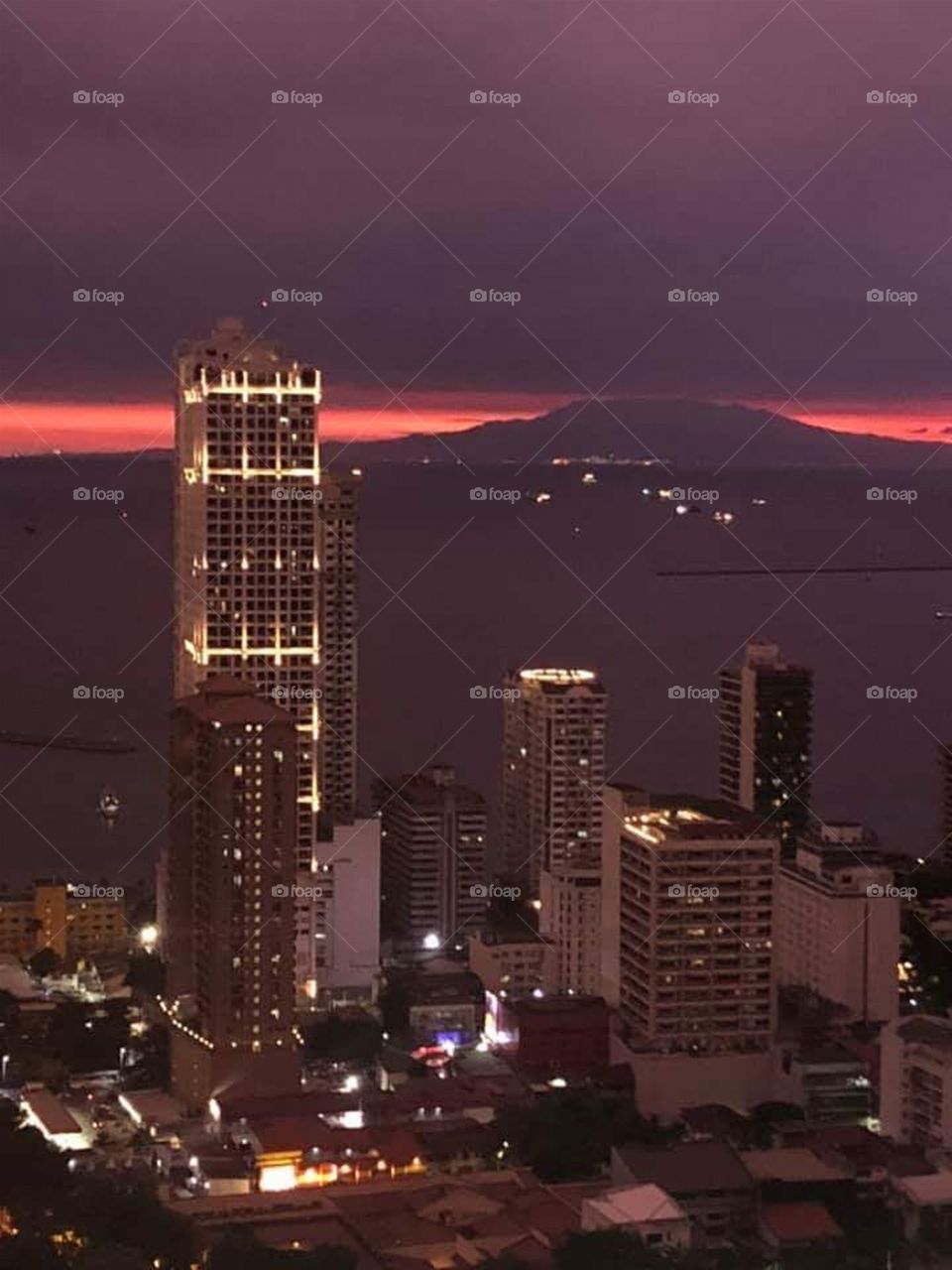 Skyscraper on the Night 
Mode
Skyscrapers by the Night