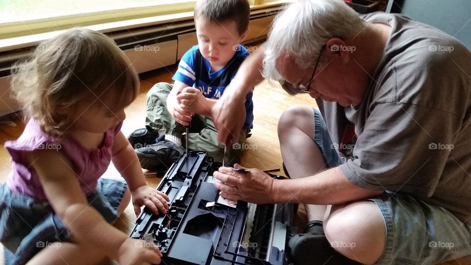 dissecting a broken printer. papa gets help