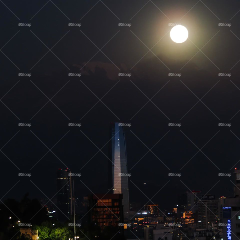 hermosa vista de la luna en diciembre víspera de pascua