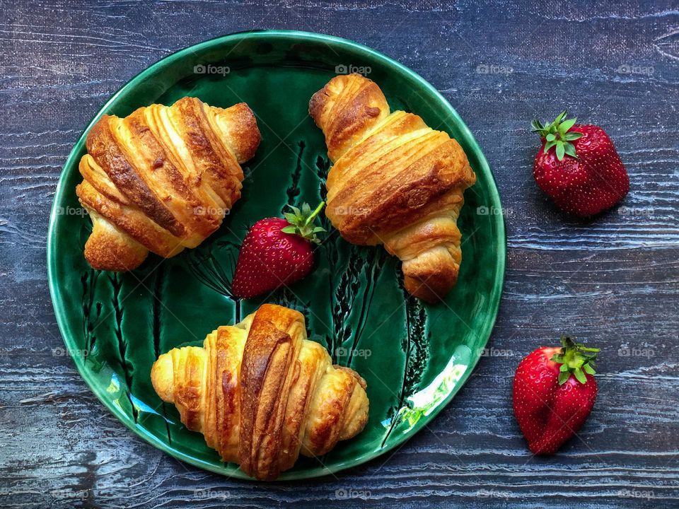 appetizing strawberry and croissant 