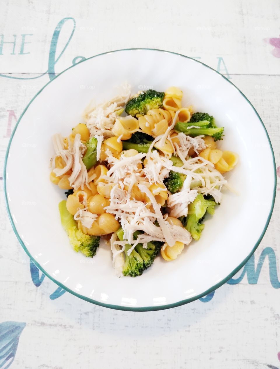 For this meal, which I had at a friend's house, I had chicken, macaroni and cheese,  and broccoli. It was very good.