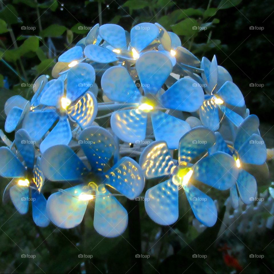 Blue flower solar garden light