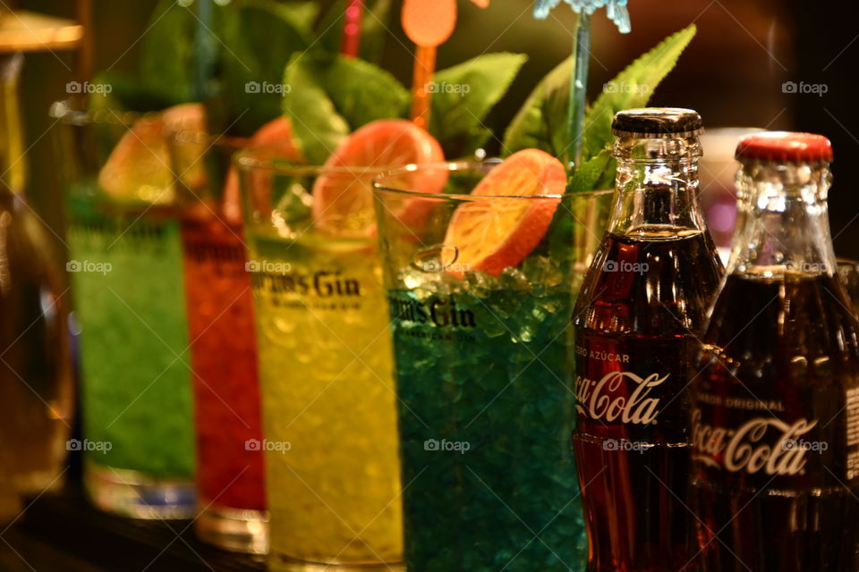 Coca cola y colores

Coca cola and colors
