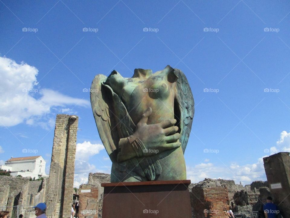 Broken Statue Pompeï