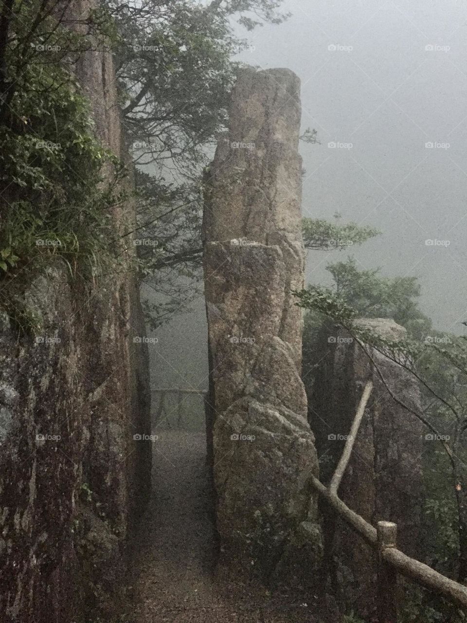 Chinese Misty Mountain Rock cutout walkway