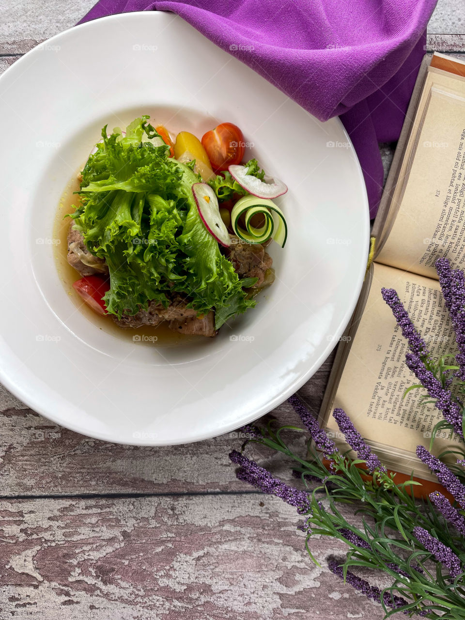 Turkey stew with salad