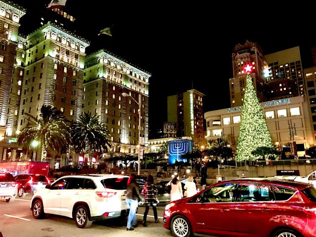 Driving through San Francisco’s Christmas Display 