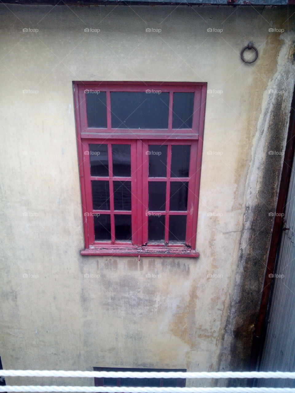 janela. edifício velho
