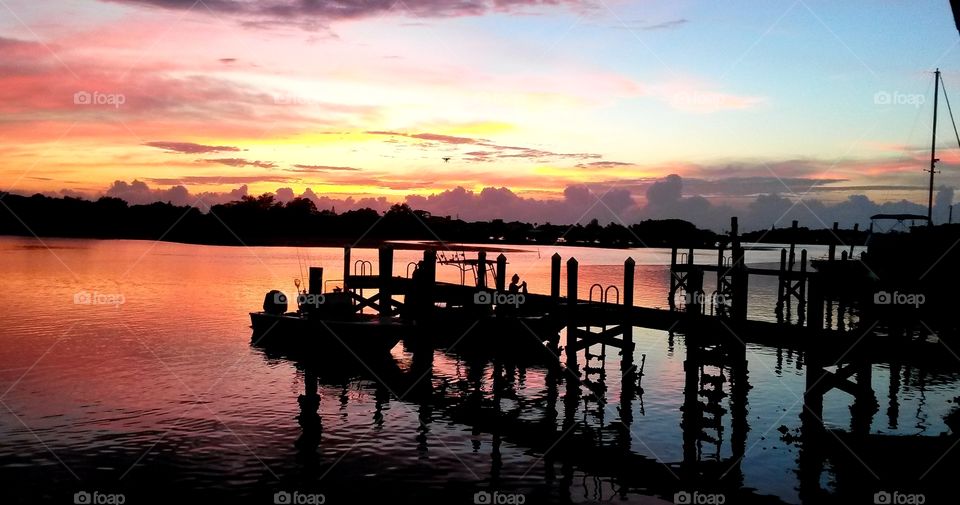 Beautiful sunset overlooking the boats in Florida