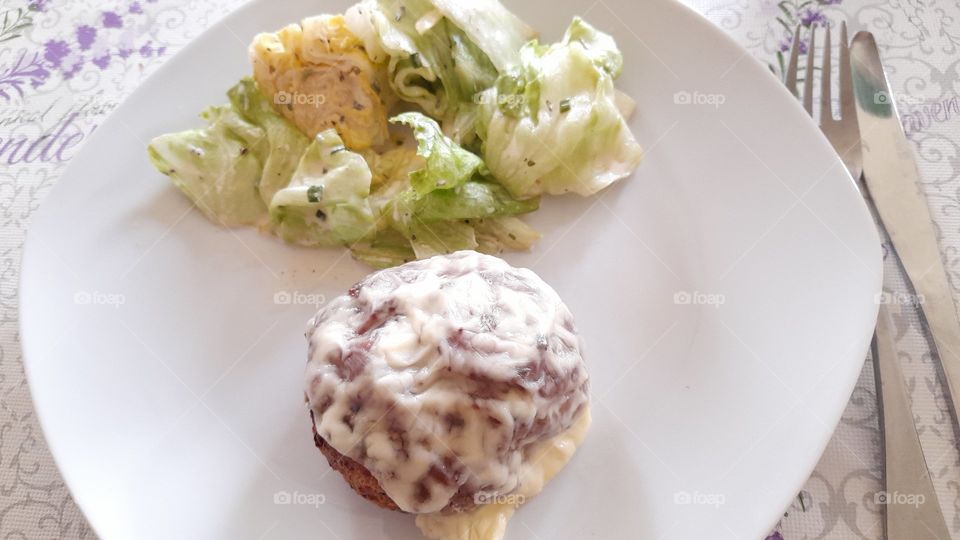 Baked meatball with cheese and salad 🌞🍽