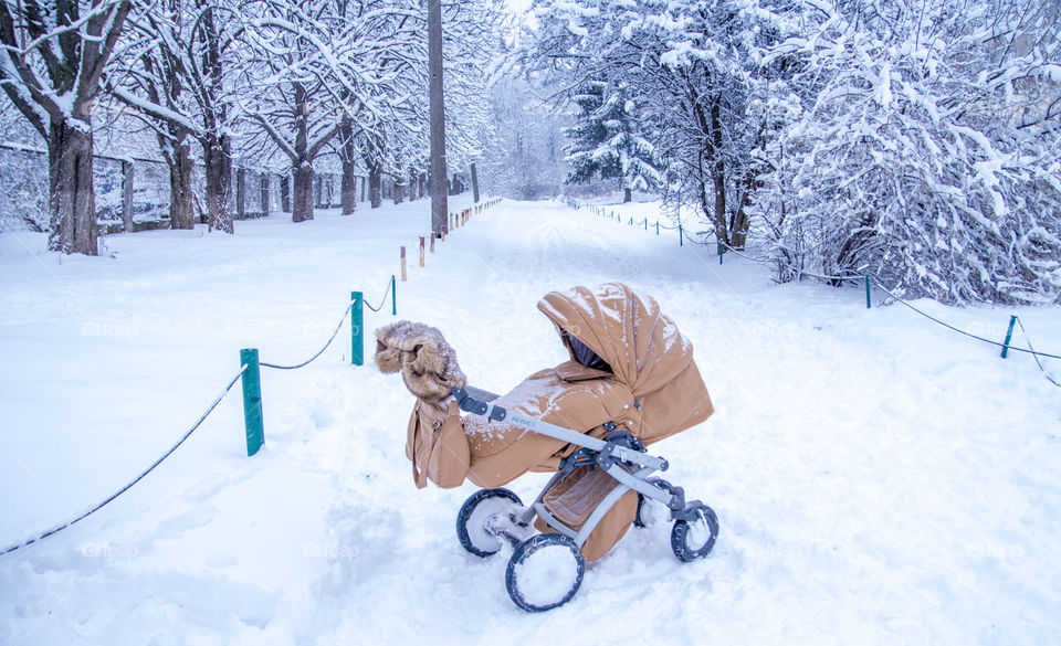 baby travel in snowy day