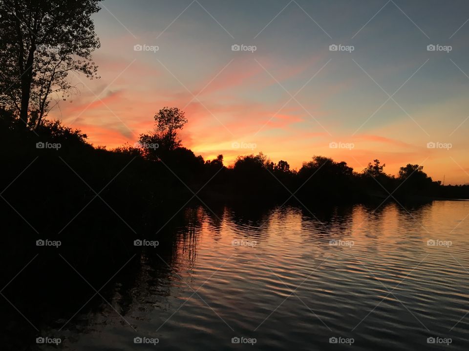 Sunset by lake Elizabeth in Fremont, CA 