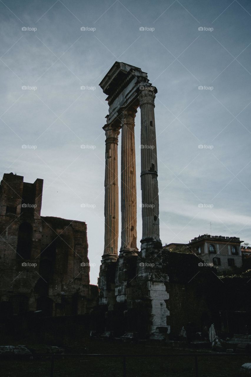 roman ancient pillars structure