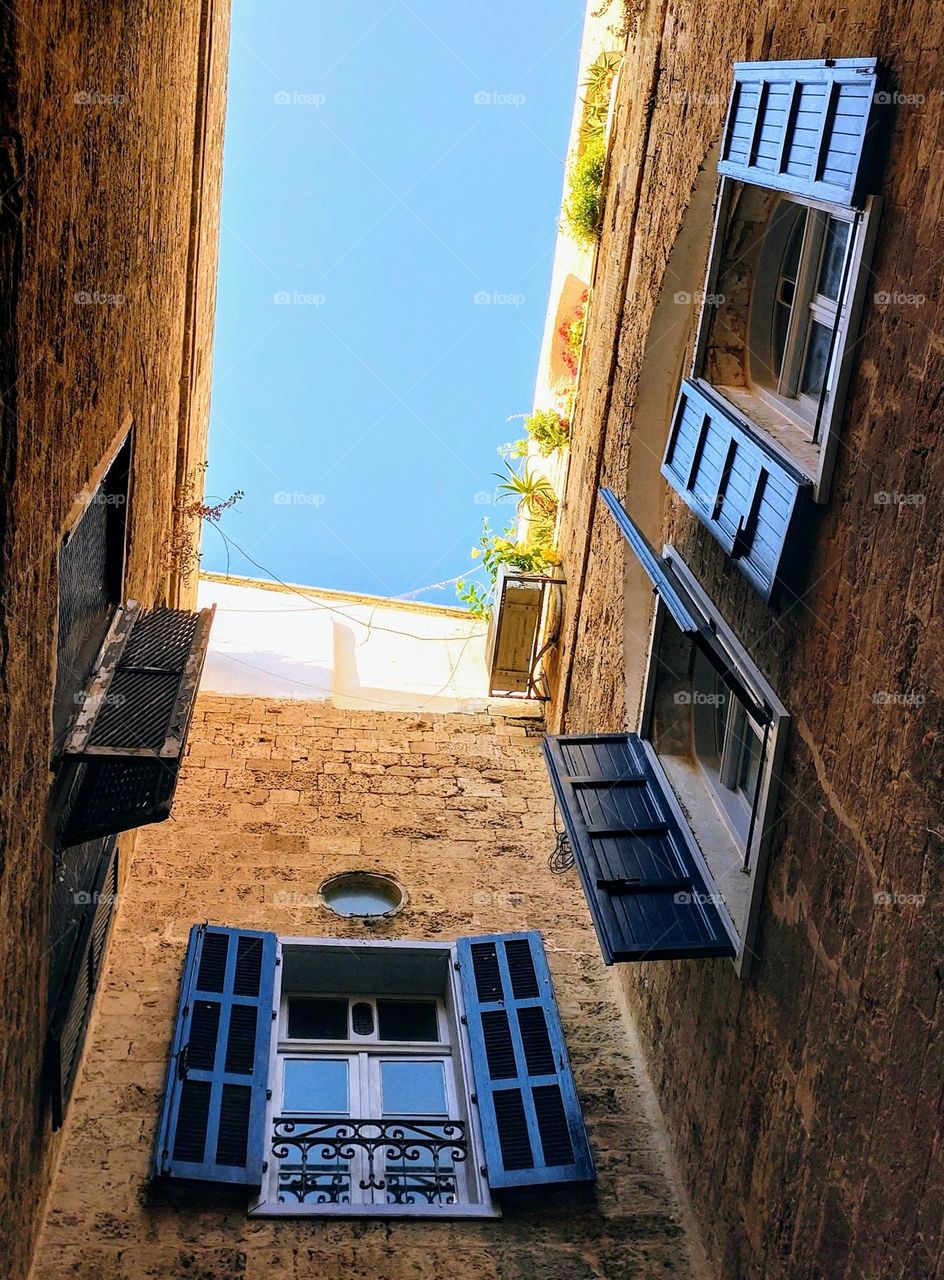 Old architecture 🗝️ Walls🗝️ Windows🗝️ Outside 🗝️