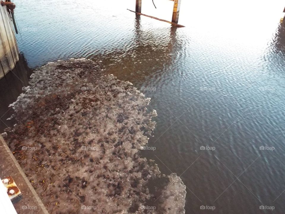 Ice melting on the Mississippi River